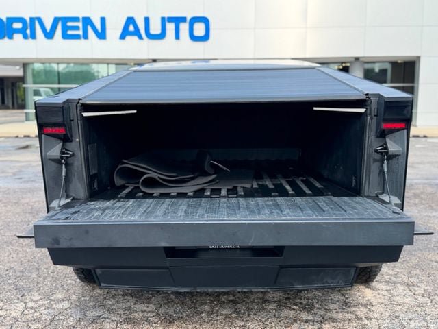 Used 2024 Tesla Cybertruck AWD Crew Cab image 43