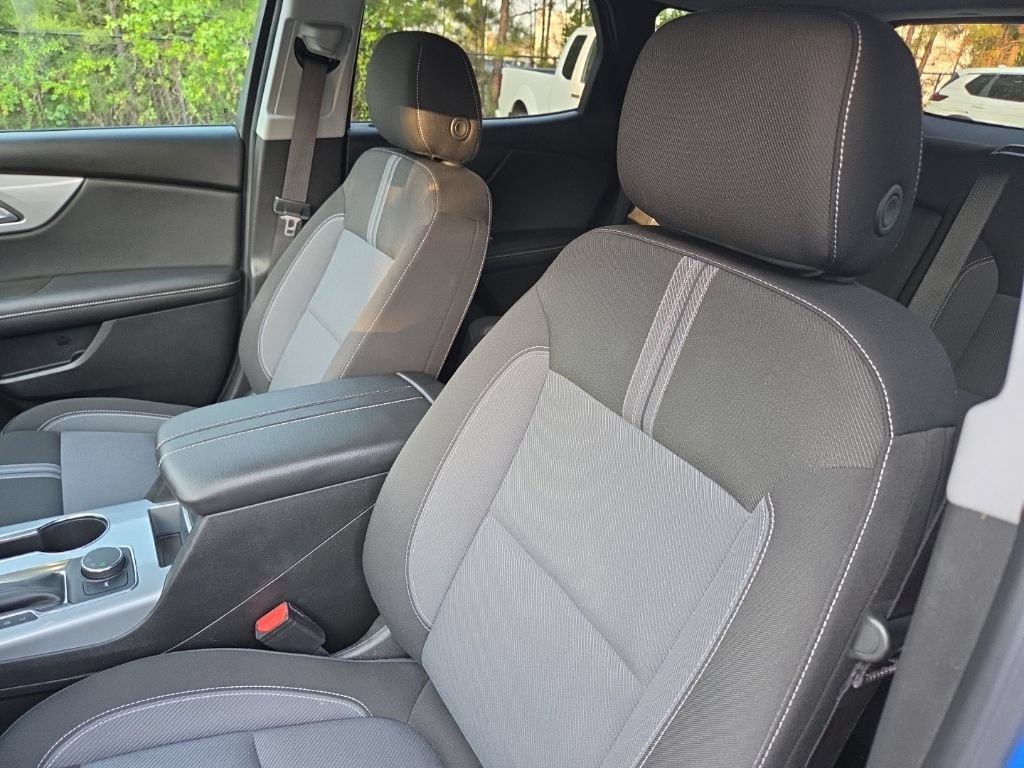 Used 2025 Chevrolet Blazer LT FWD image 17