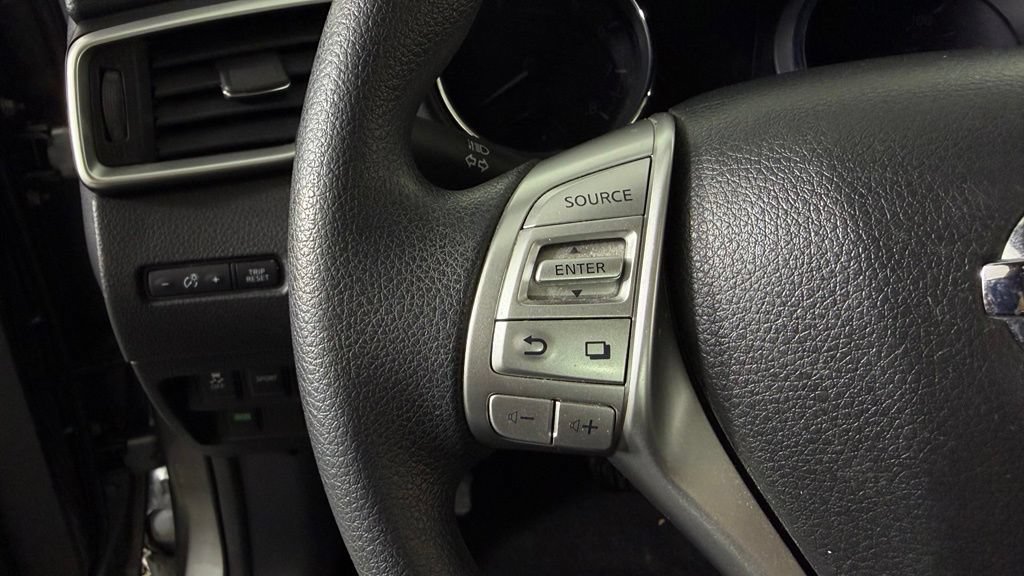 Used 2015 Nissan Rogue SV AWD/4WD image 18