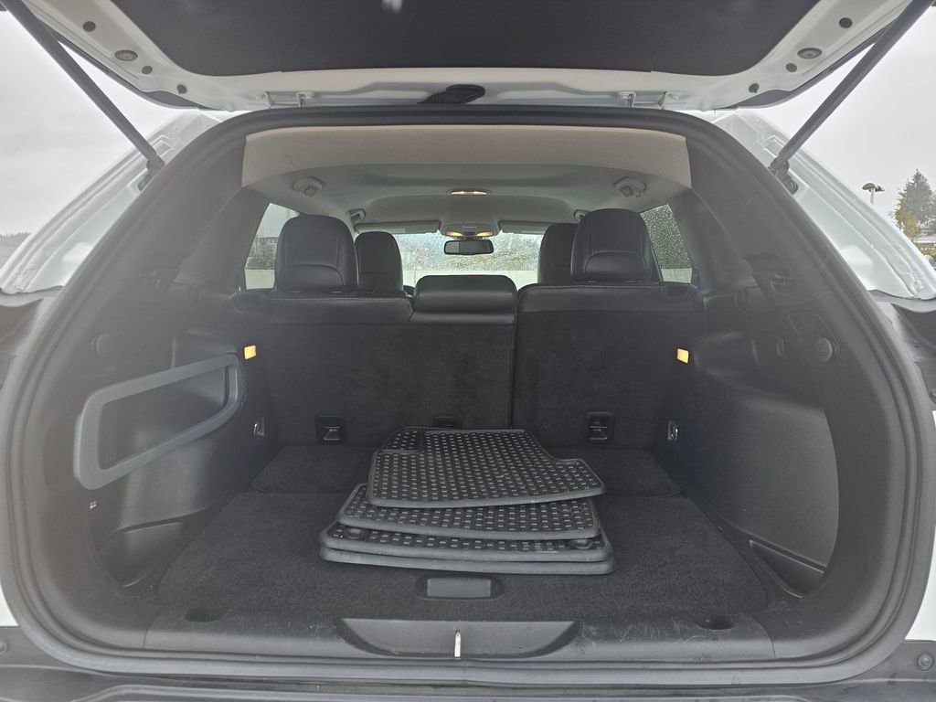 Used 2018 Jeep Cherokee Latitude Plus w/ Cold Weather Group image 18