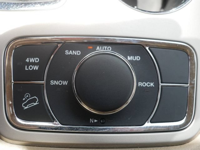 Used 2016 Jeep Grand Cherokee Limited AWD/4WD image 33