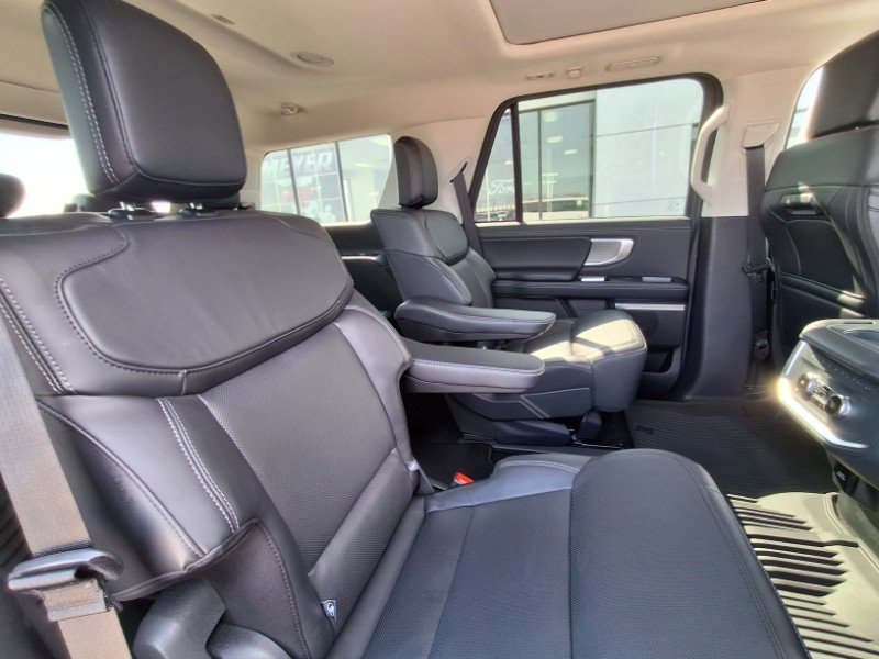 New 2025 Ford Expedition Platinum image 24