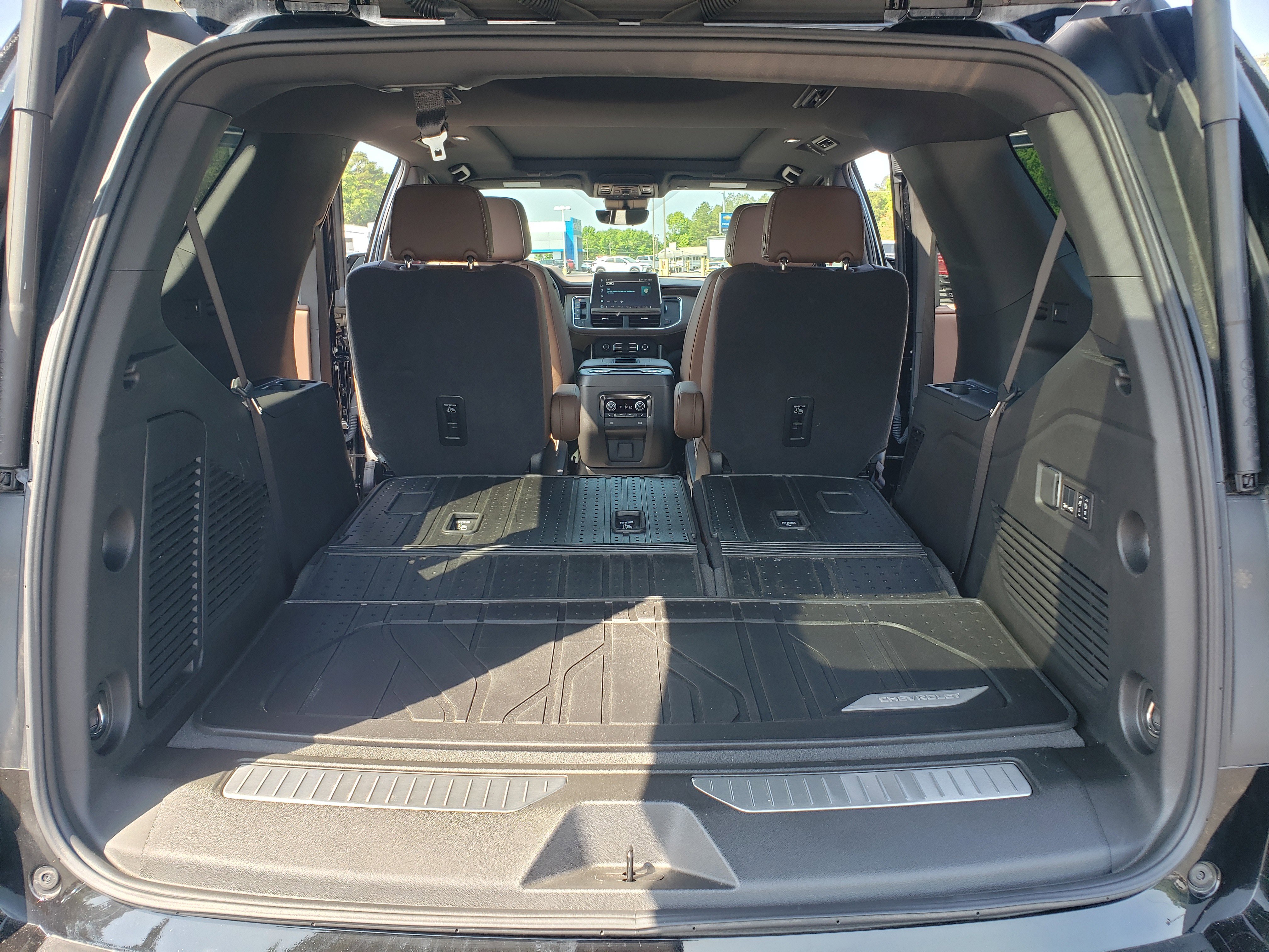 Used 2024 Chevrolet Tahoe High Country RWD image 11