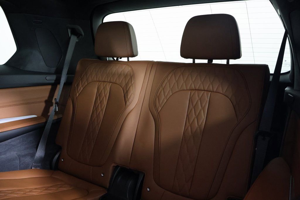 Used 2022 BMW X7 M50i image 12