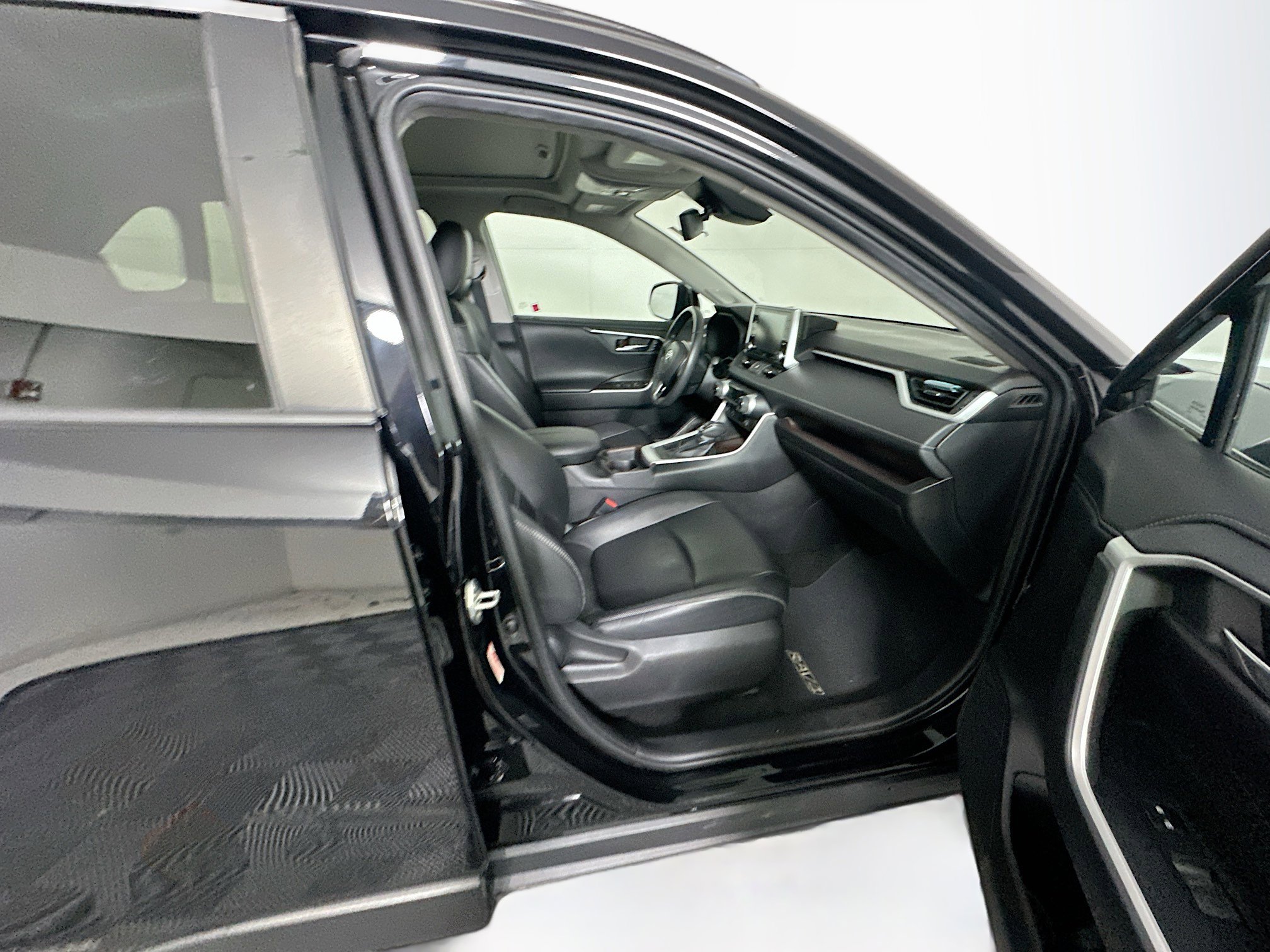 Used 2020 Toyota RAV4 Limited image 32