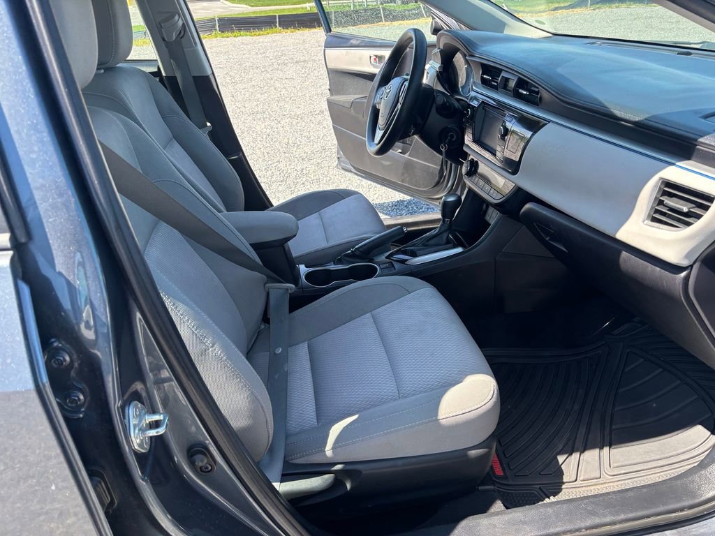 Used 2015 Toyota Corolla LE FWD image 15