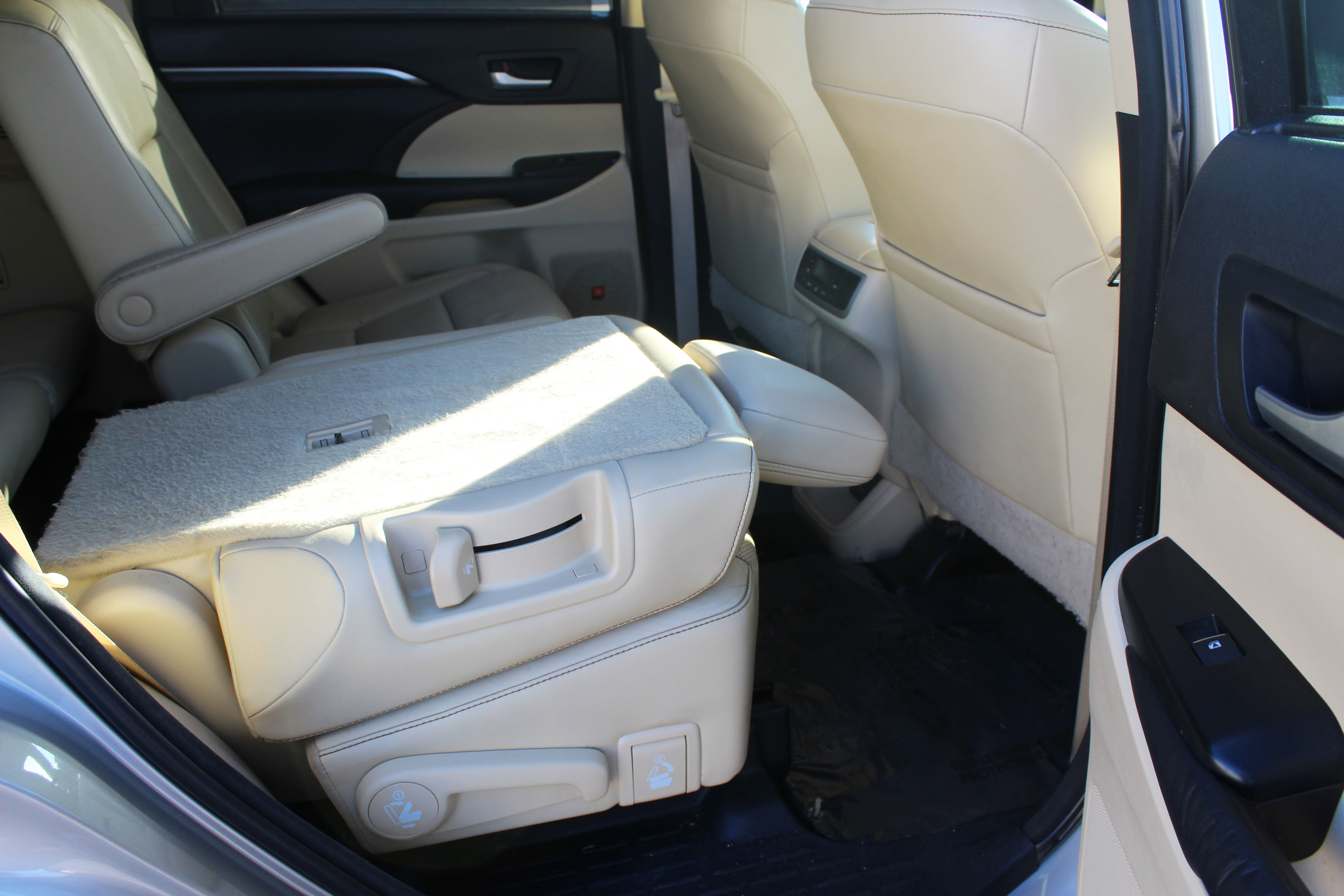 Used 2016 Toyota Highlander Limited image 48