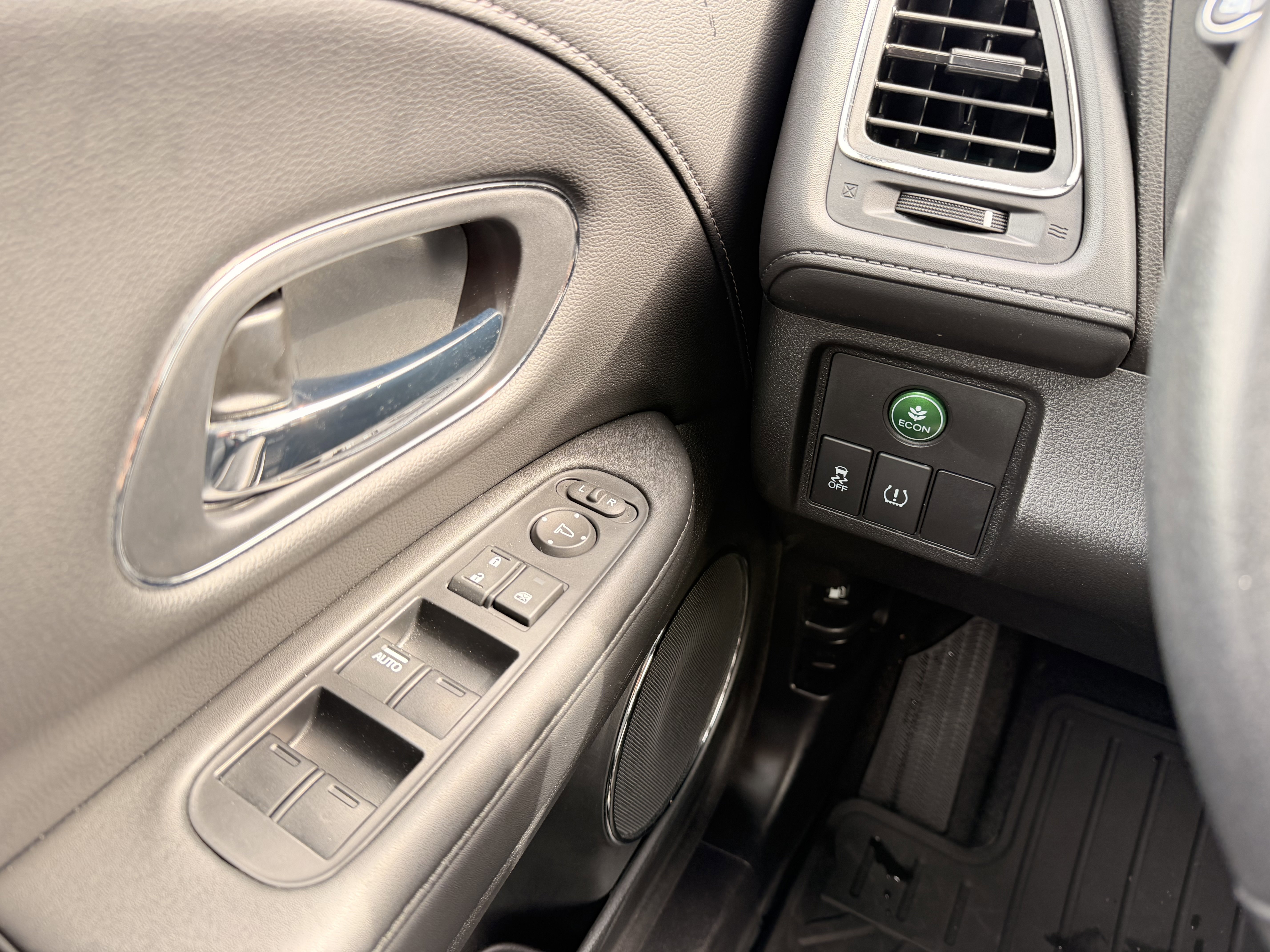 Used 2018 Honda HR-V EX-L image 21