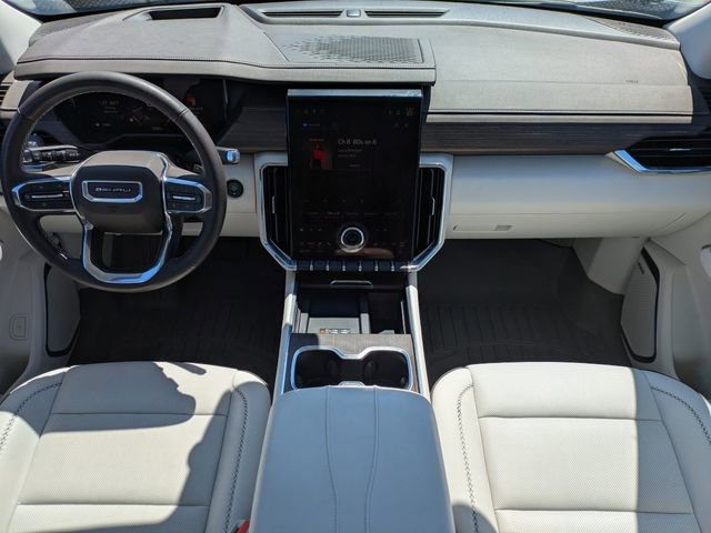 Used 2025 GMC Acadia Denali image 18