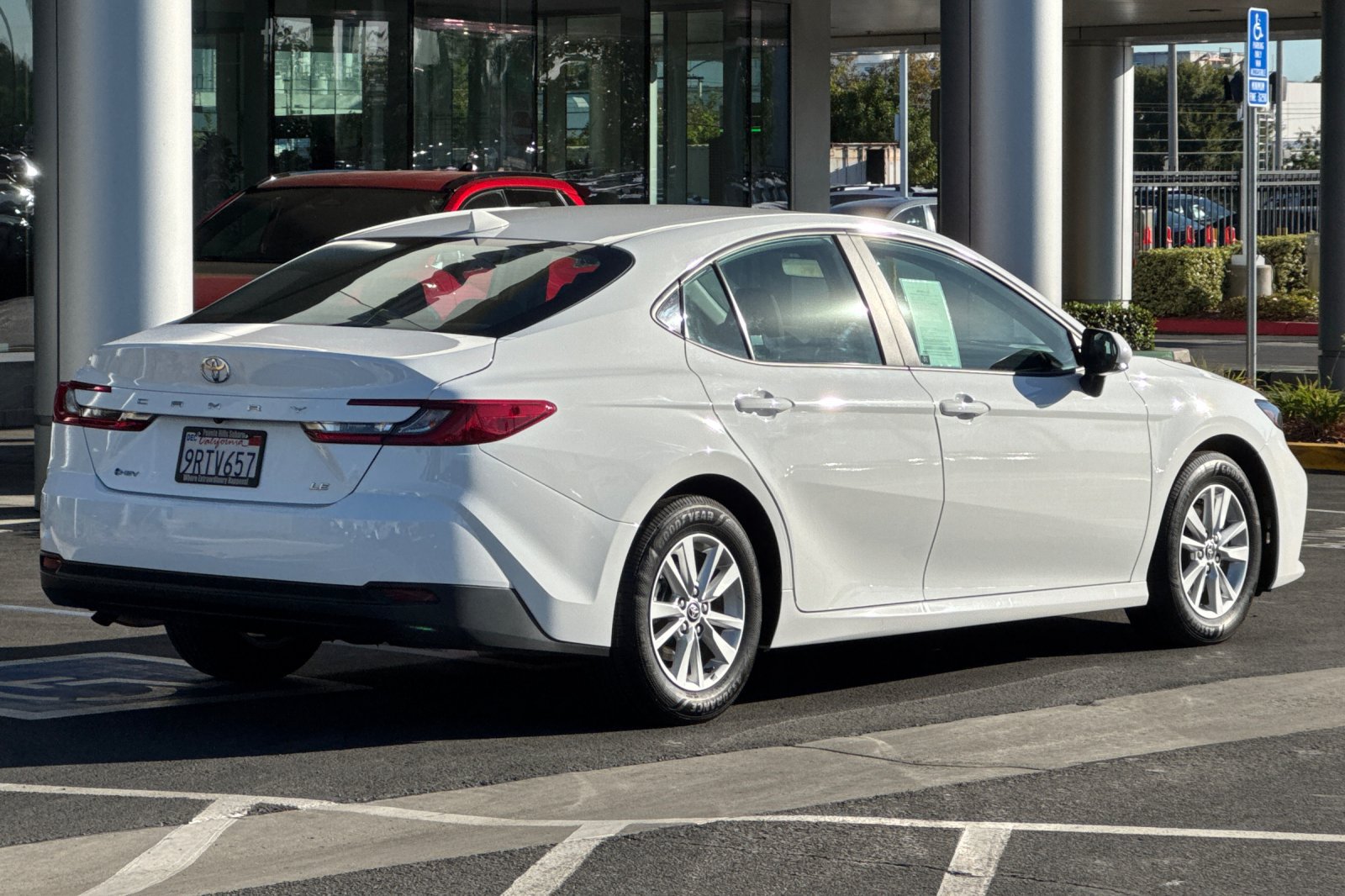Used 2025 Toyota Camry LE w/ Convenience Package FWD image 4