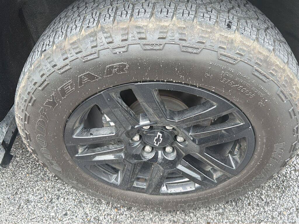 Used 2022 Chevrolet Silverado 1500 RST AWD/4WD image 3