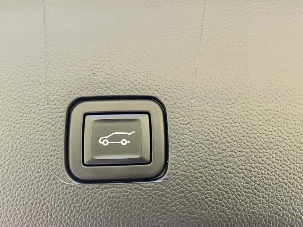 Used 2023 Chevrolet Traverse RS AWD/4WD image 22