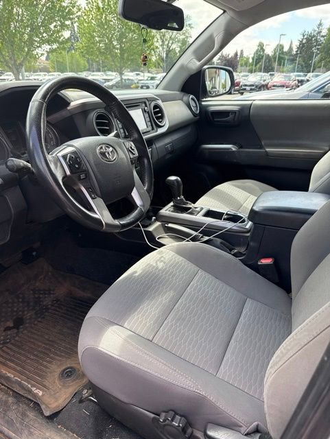 Used 2017 Toyota Tacoma SR5 w/ Tow Package AWD/4WD image 4