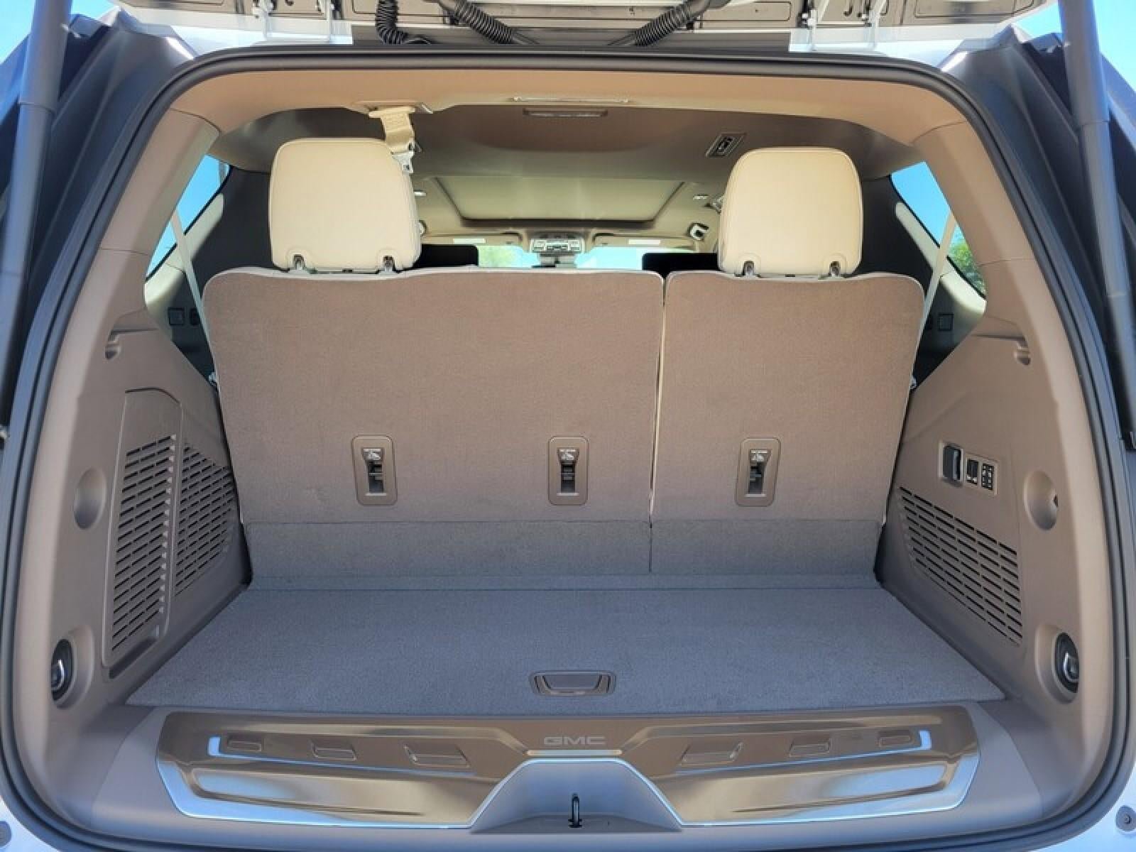 New 2026 GMC Yukon Denali w/ Denali Reserve Package RWD image 7