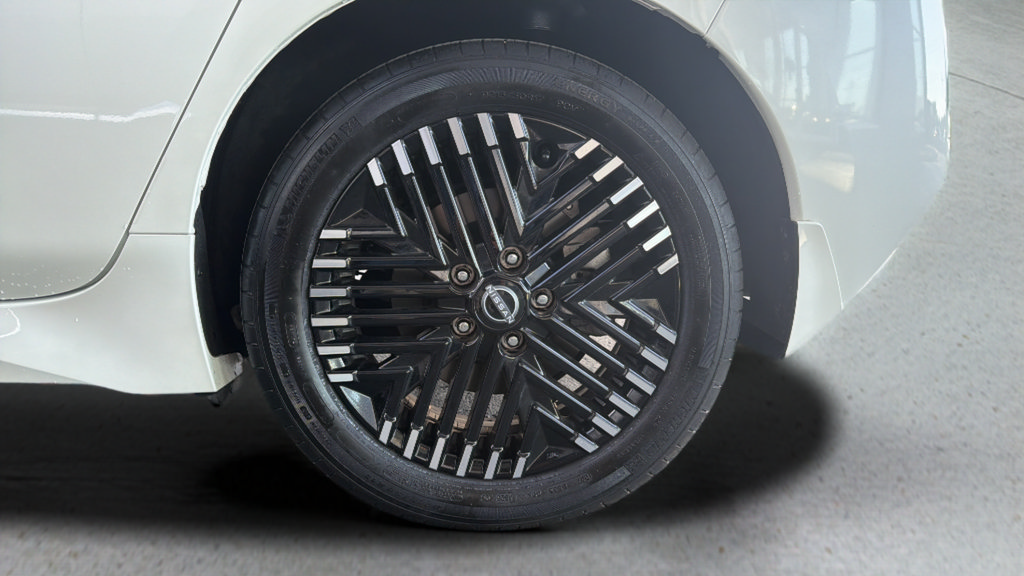 Certified 2025 Nissan Leaf SV Plus FWD image 15
