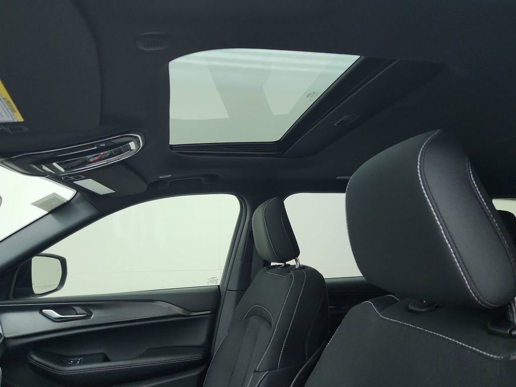 New 2025 Jeep Grand Cherokee L Laredo image 30