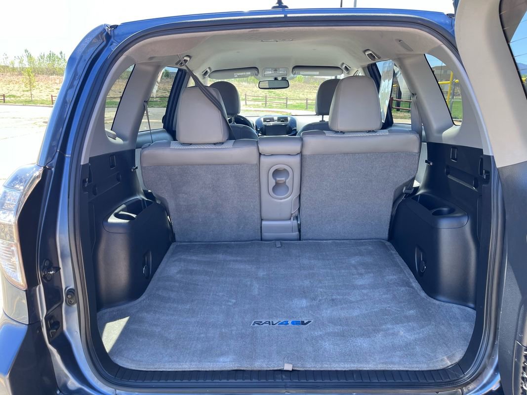 Used 2014 Toyota RAV4 EV FWD image 17