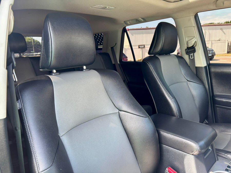 Used 2023 Toyota 4Runner SR5 Premium w/ Moonroof Package AWD/4WD image 18
