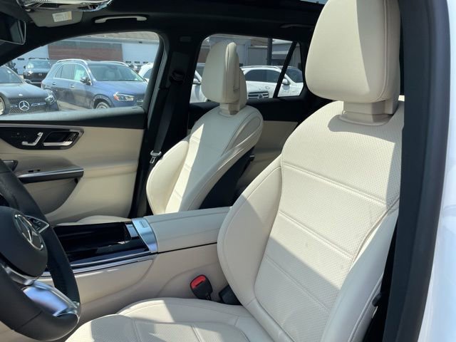 Used 2025 Mercedes-Benz GLC 300 4MATIC image 18