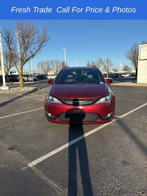 Used 2019 Chrysler Pacifica Touring-L Plus w/ Advanced Safetytec Group image 3