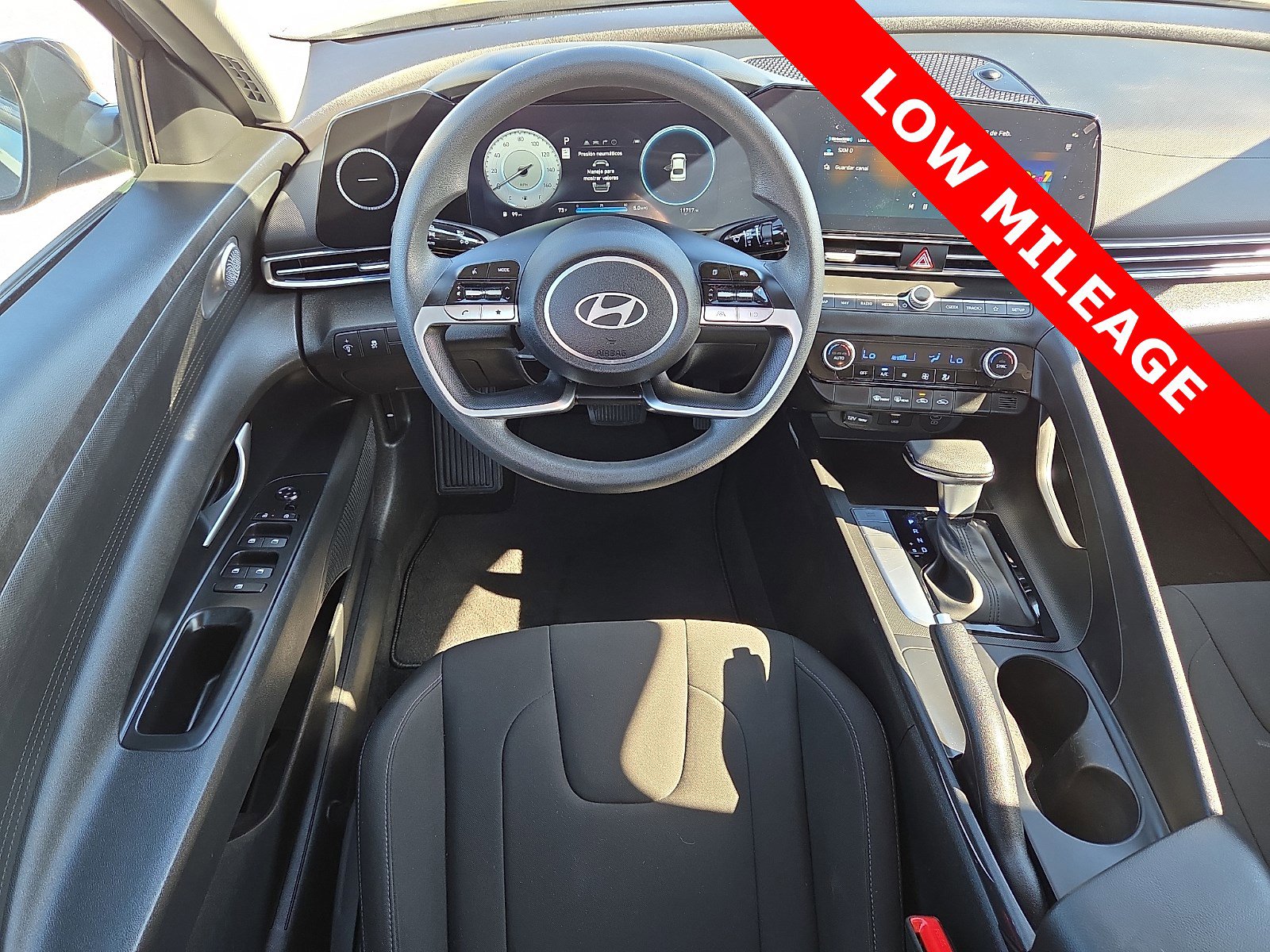 Used 2024 Hyundai Elantra SEL image 11