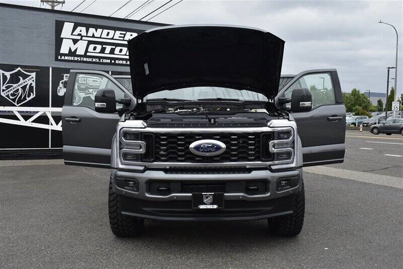 Used 2025 Ford F450 Platinum w/ FX4 Off-Road Package image 42