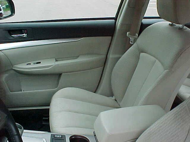 Used 2010 Subaru Legacy 2.5i Premium AWD/4WD image 15