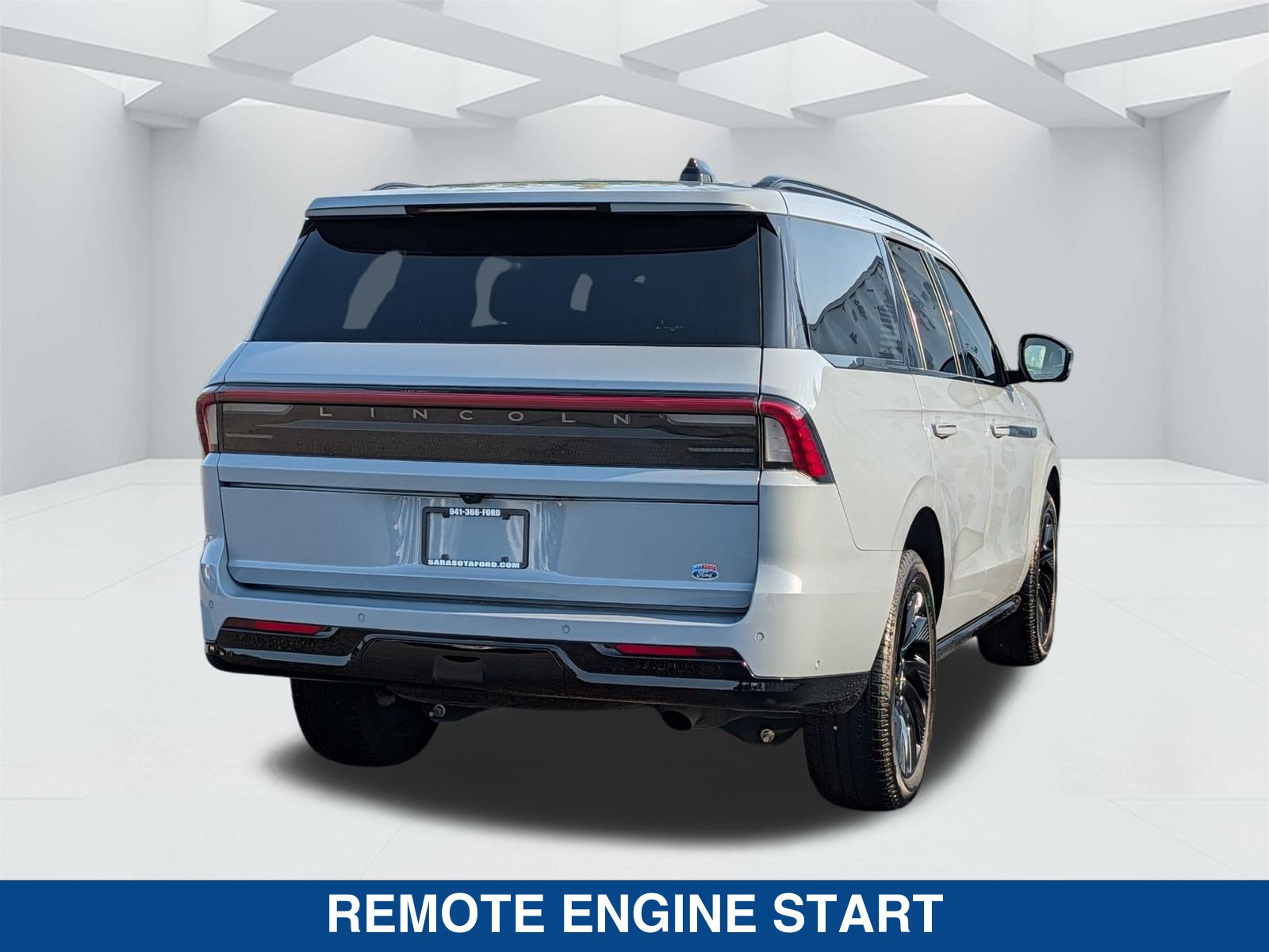 Used 2025 Lincoln Navigator Reserve w/ Jet Appearance Package AWD/4WD image 5