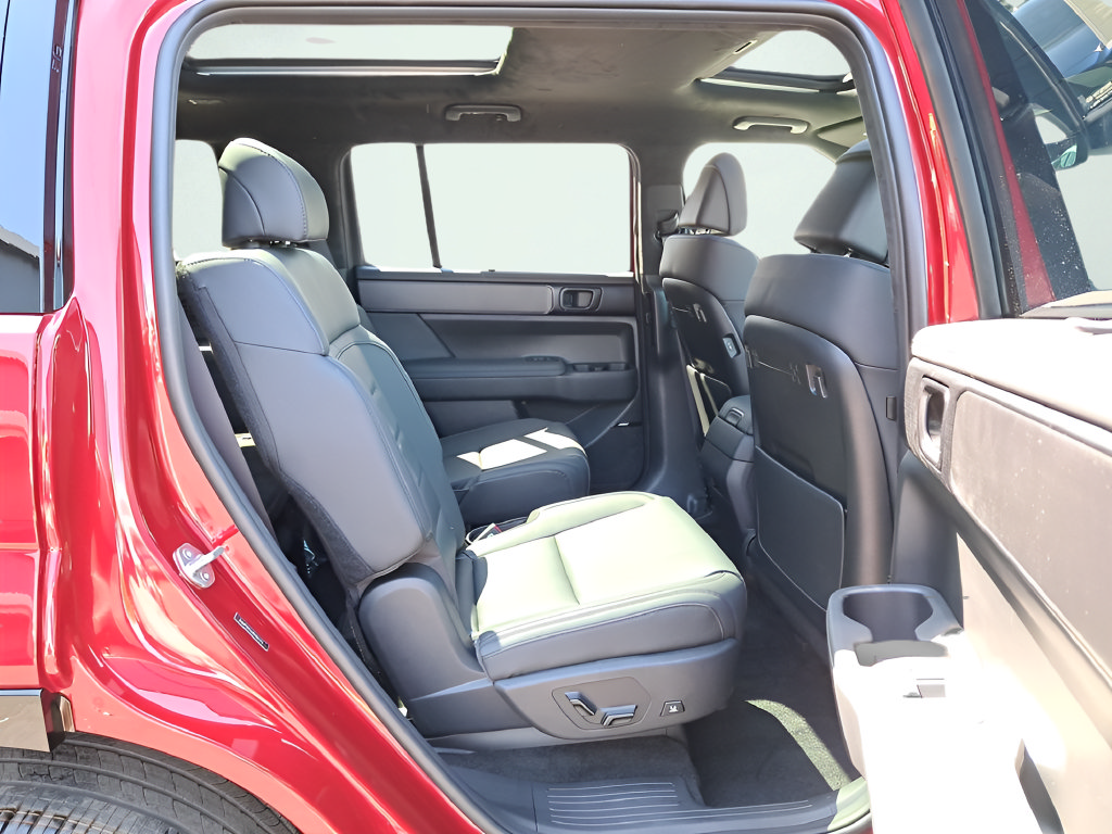 New 2025 Hyundai Santa Fe Calligraphy AWD/4WD image 15