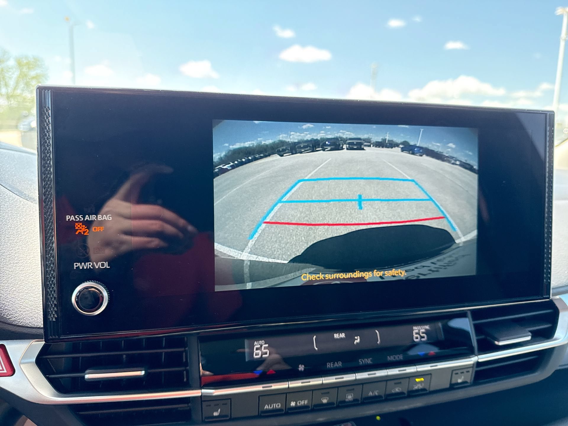 Used 2026 Toyota Sienna XLE FWD image 24
