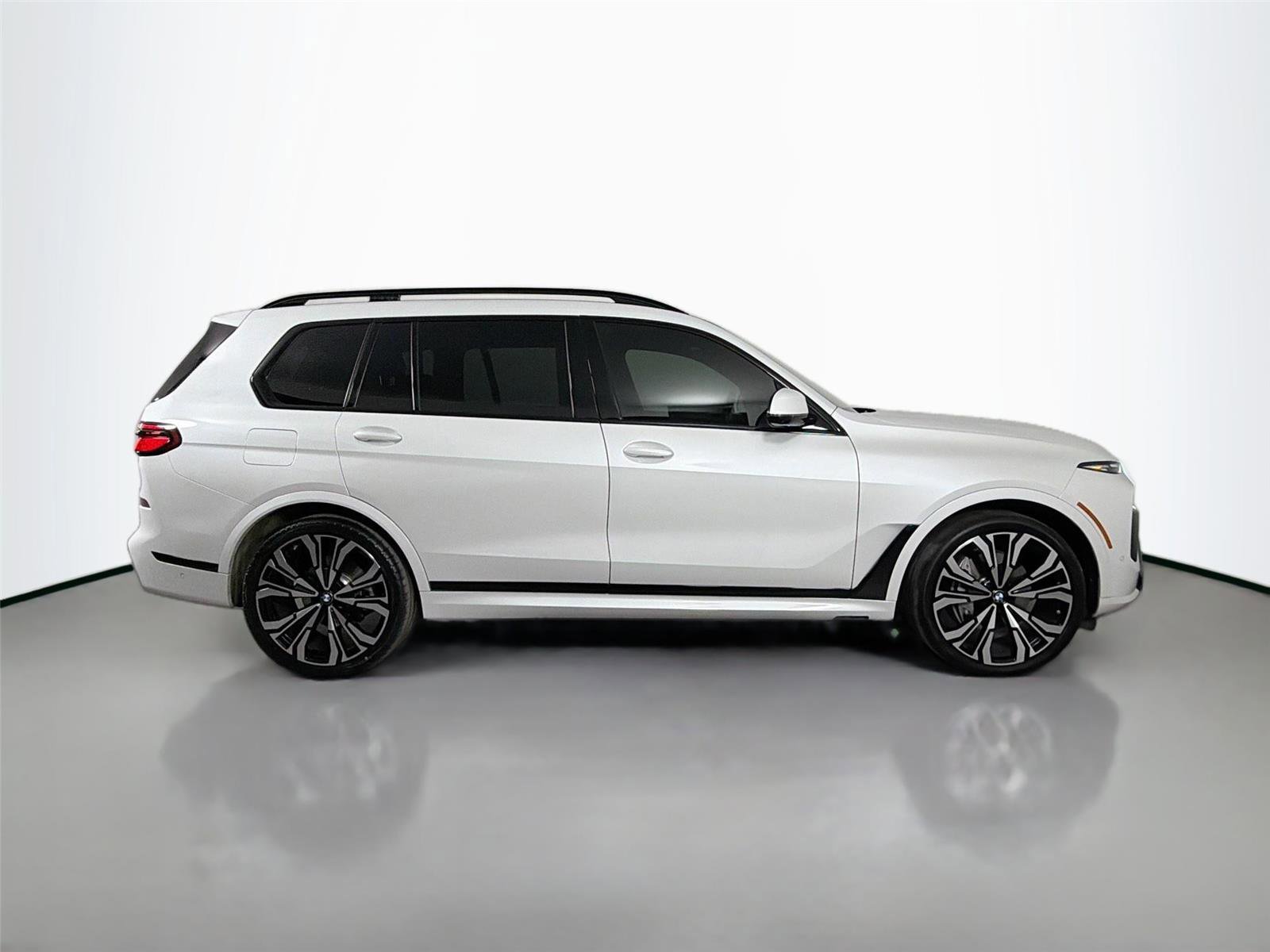 Certified 2024 BMW X7 xDrive40i w/ Executive Package AWD/4WD image 4