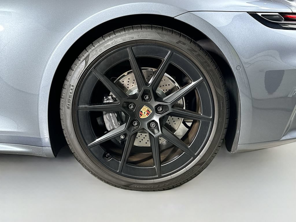 Certified 2025 Porsche 911 Carrera RWD image 31