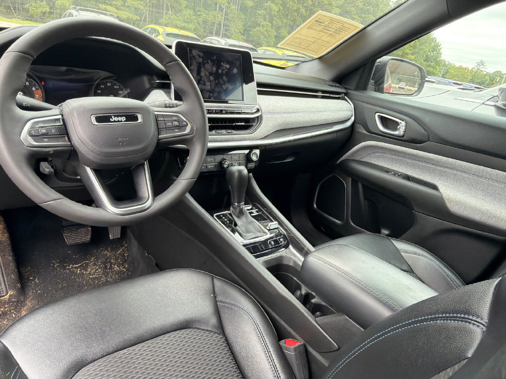 Used 2025 Jeep Compass Latitude AWD/4WD image 18