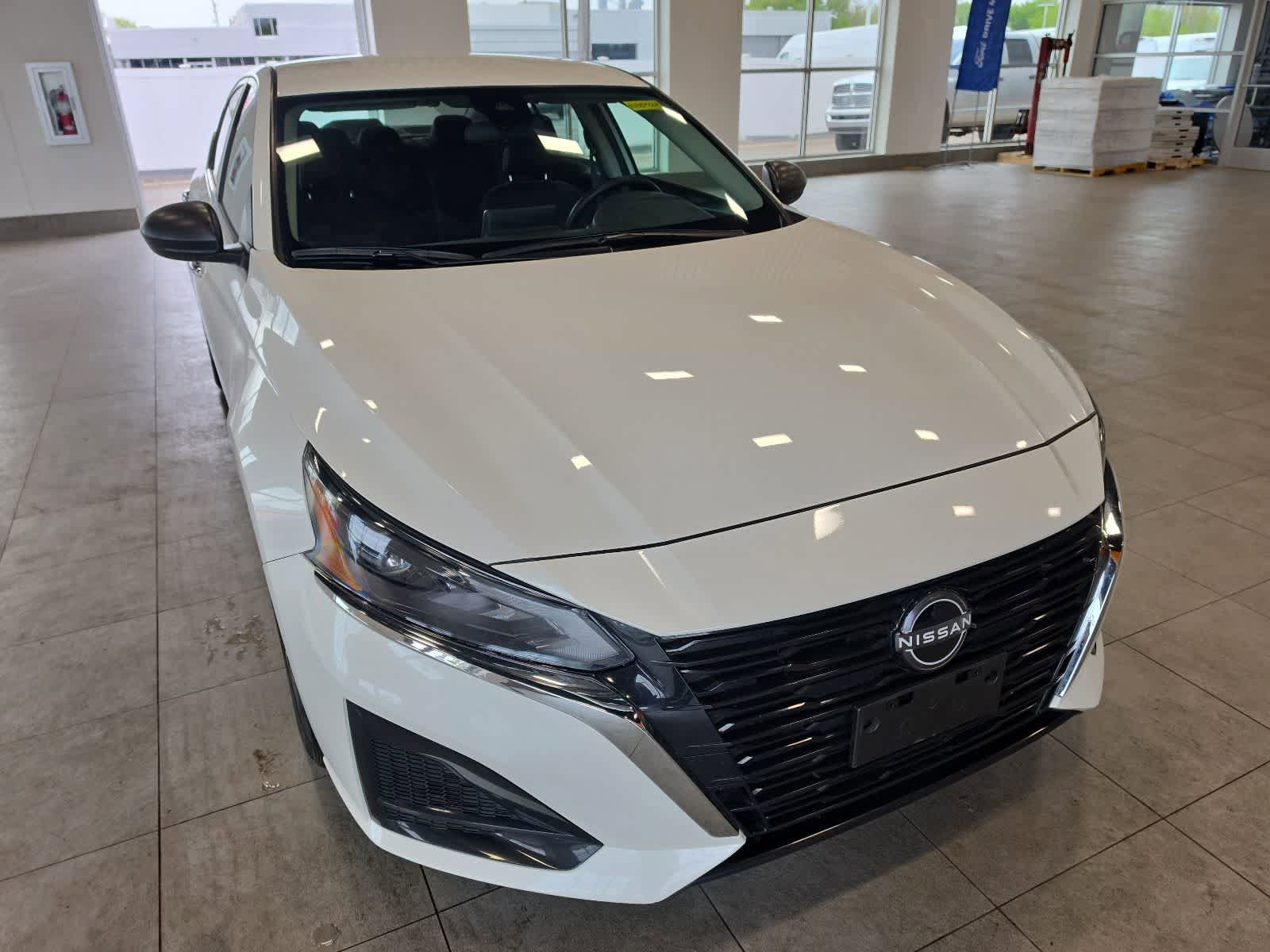 Used 2024 Nissan Altima 2.5 SV FWD image 4
