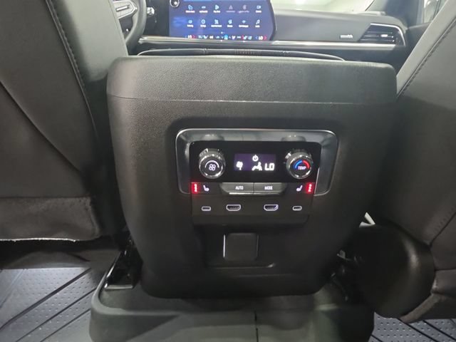 Used 2025 Chevrolet Suburban High Country AWD/4WD image 26