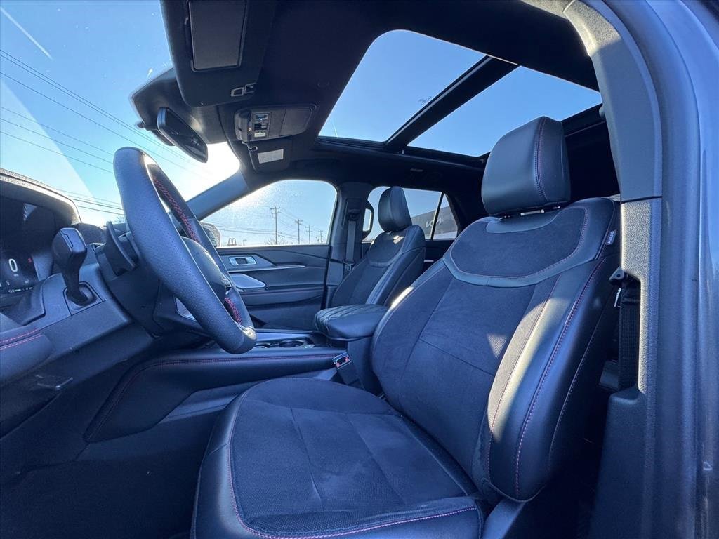 Used 2025 Ford Explorer ST w/ Sun And Sound Package image 18