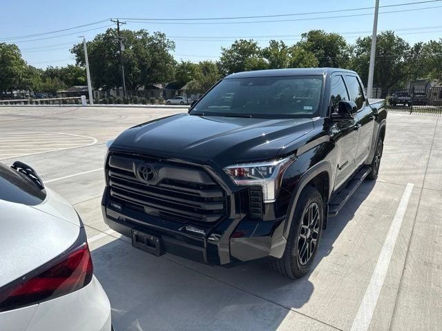 Used 2025 Toyota Tundra Limited AWD/4WD image 3