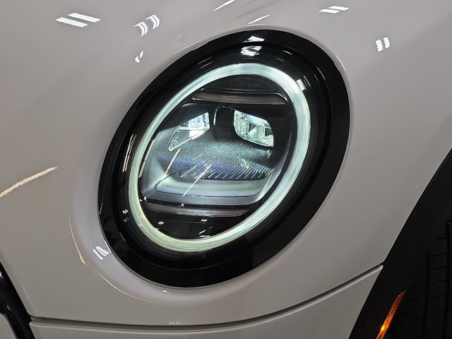 Used 2025 MINI Cooper 2-Door Hardtop FWD image 26