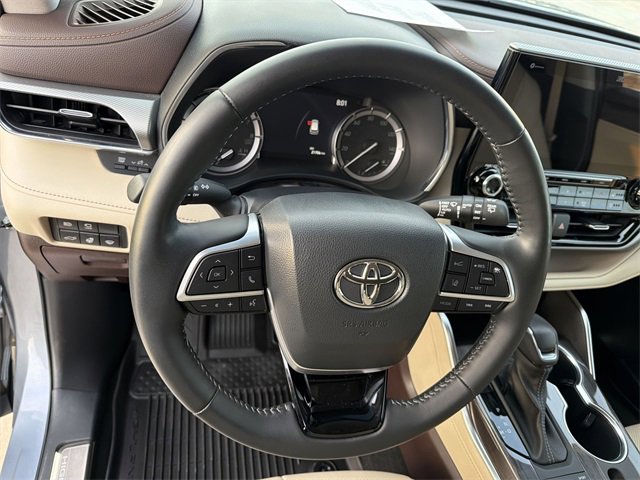 Certified 2022 Toyota Highlander Platinum image 16