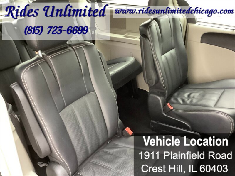 Used 2015 Chrysler Town & Country Touring-L w/ Driver Convenience Group FWD image 31