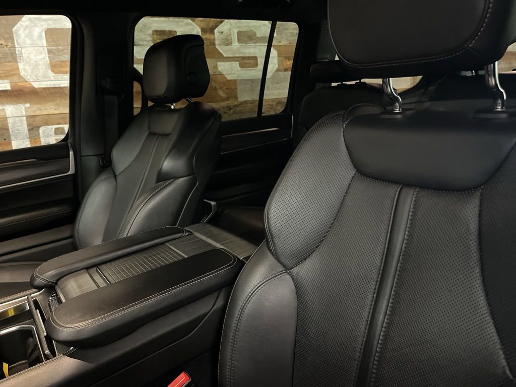 Used 2024 Jeep Wagoneer Series III AWD/4WD image 9