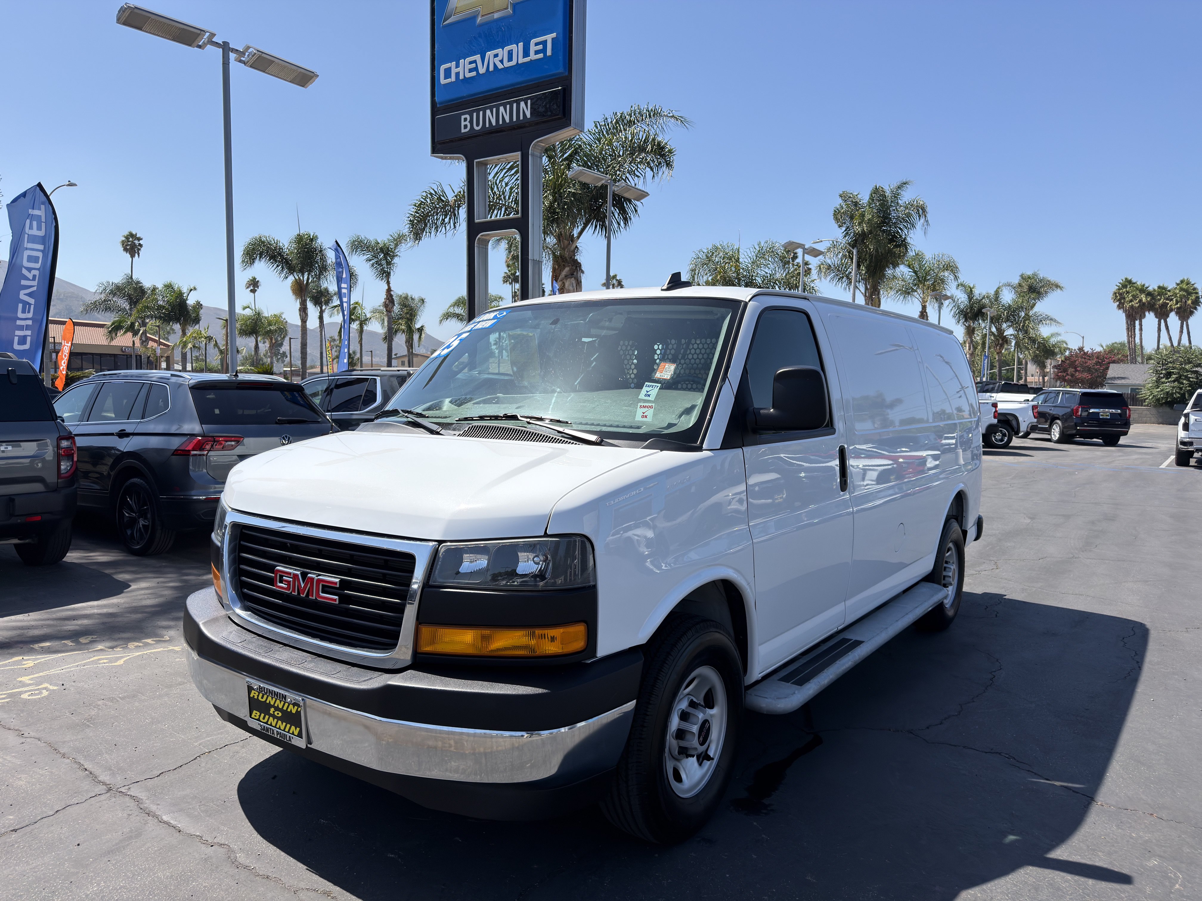 Used 2025 GMC Savana 2500 w/ Driver Convenience Package RWD image 4