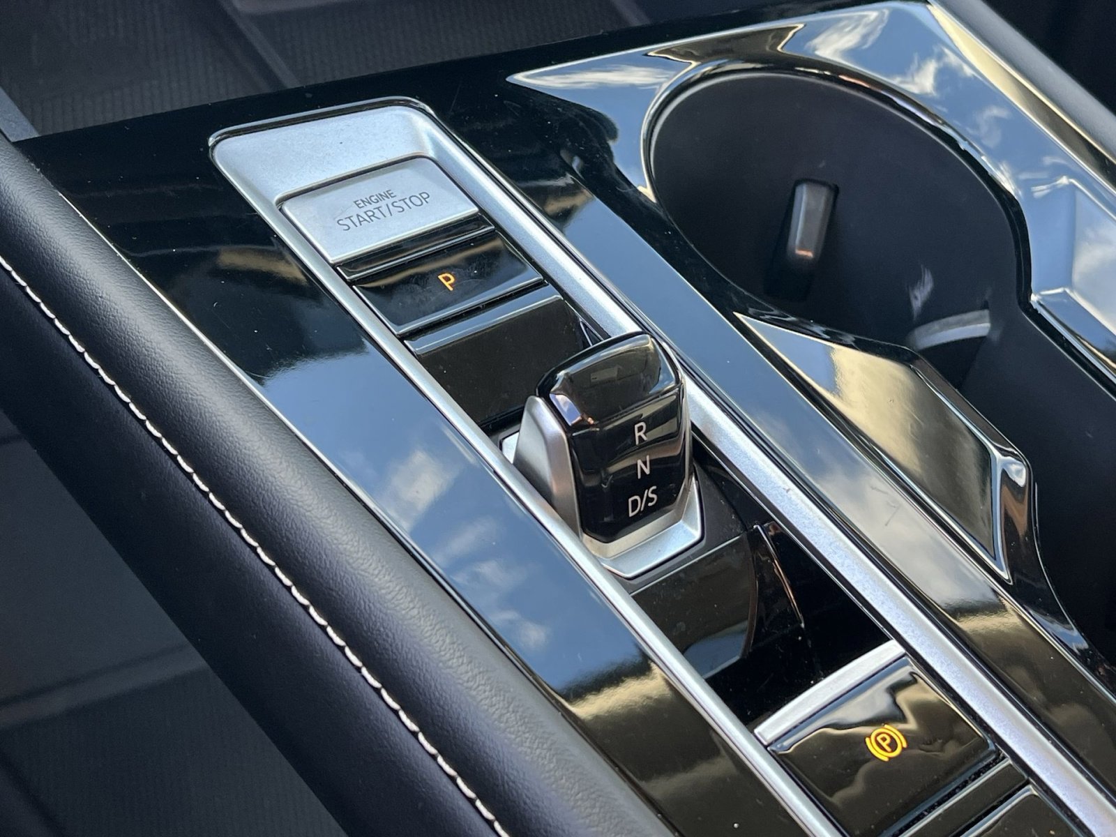 Used 2024 Volkswagen Atlas SE image 21