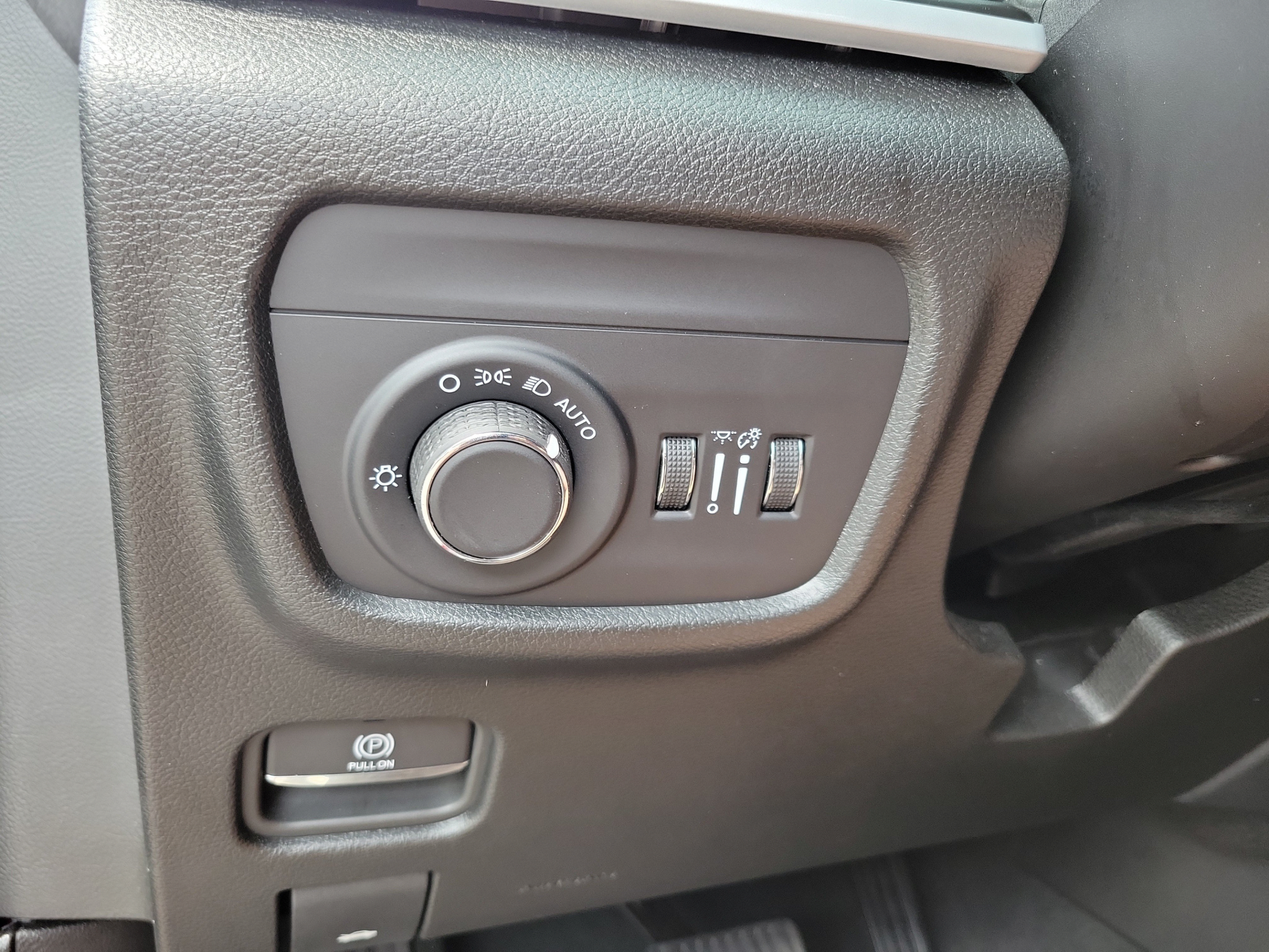 Used 2025 Jeep Grand Cherokee Laredo X RWD image 19