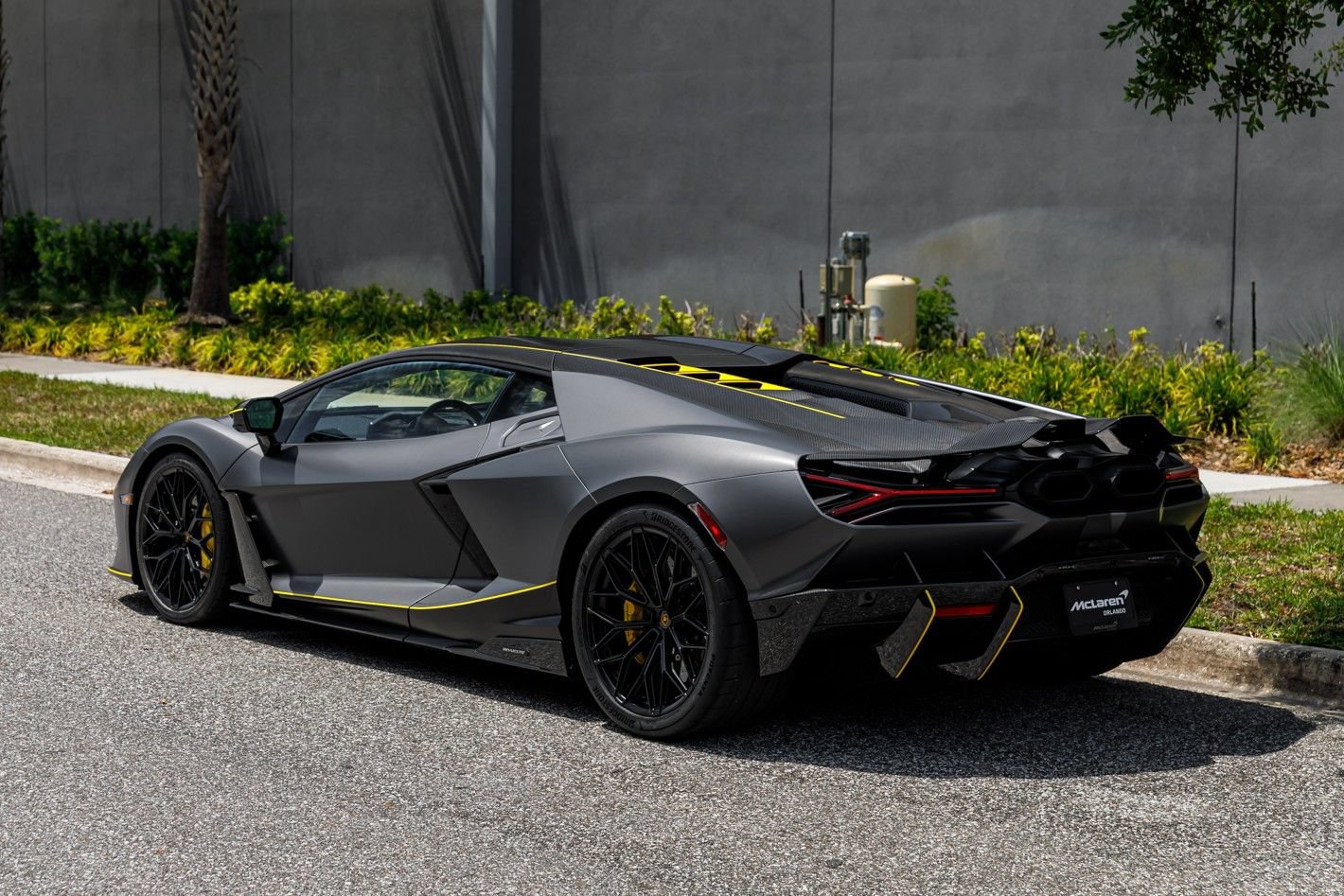 Used 2025 Lamborghini Revuelto AWD/4WD image 32