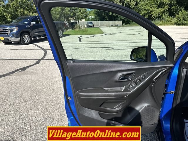 Used 2015 Chevrolet Trax LT w/ LT Plus Package AWD/4WD image 10