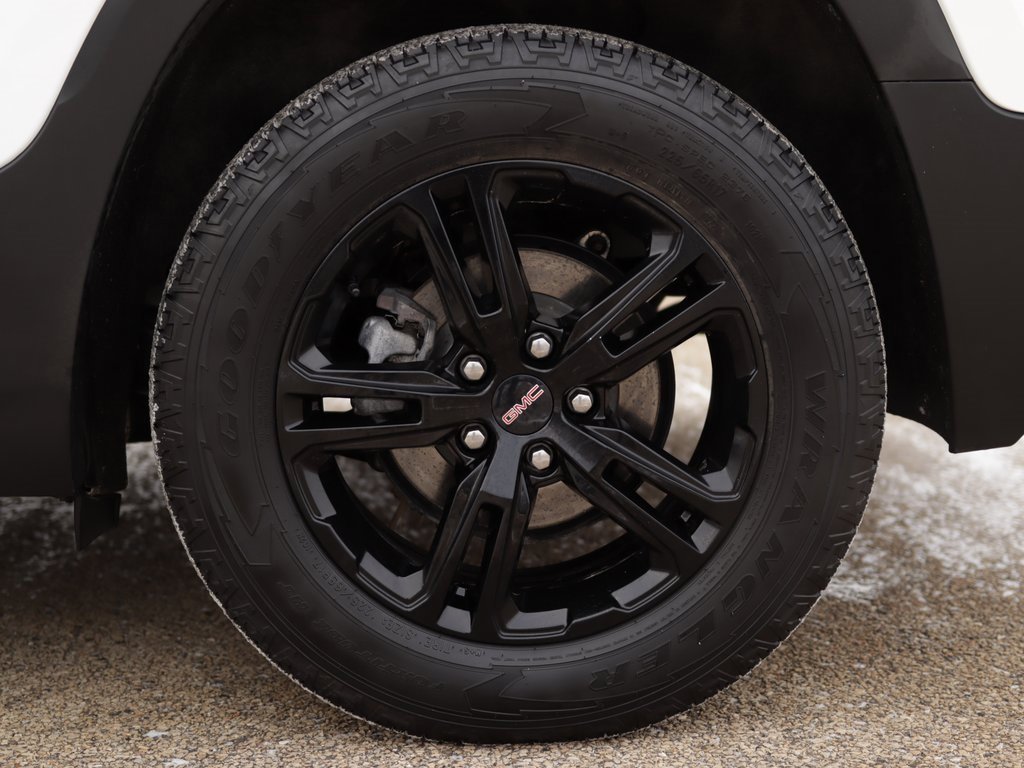 Used 2022 GMC Terrain AT4 image 40