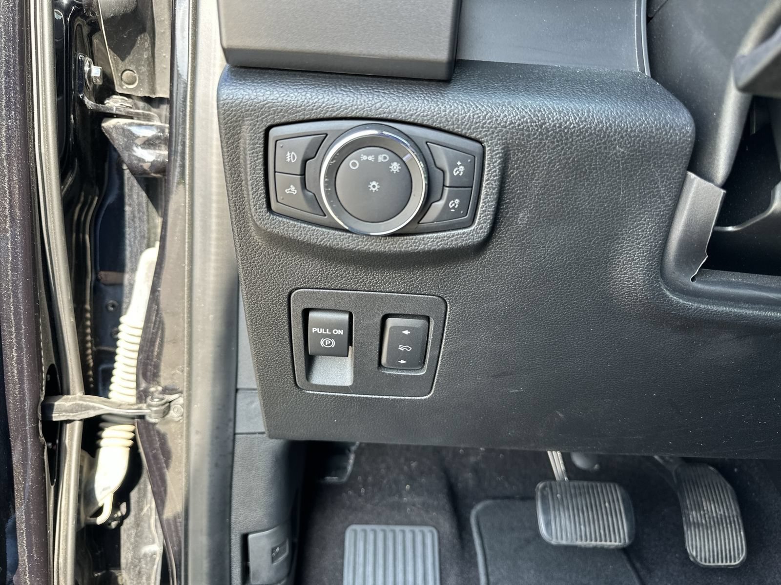 Used 2020 Ford F150 XLT w/ Equipment Group 302A Luxury AWD/4WD image 17