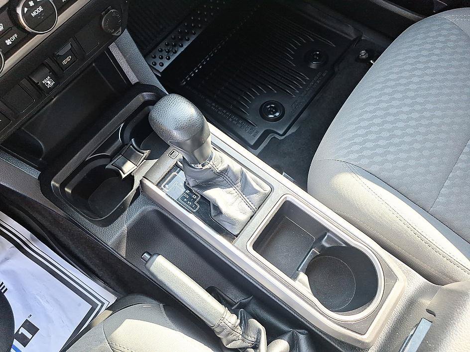 Used 2021 Toyota Tacoma SR5 RWD image 18