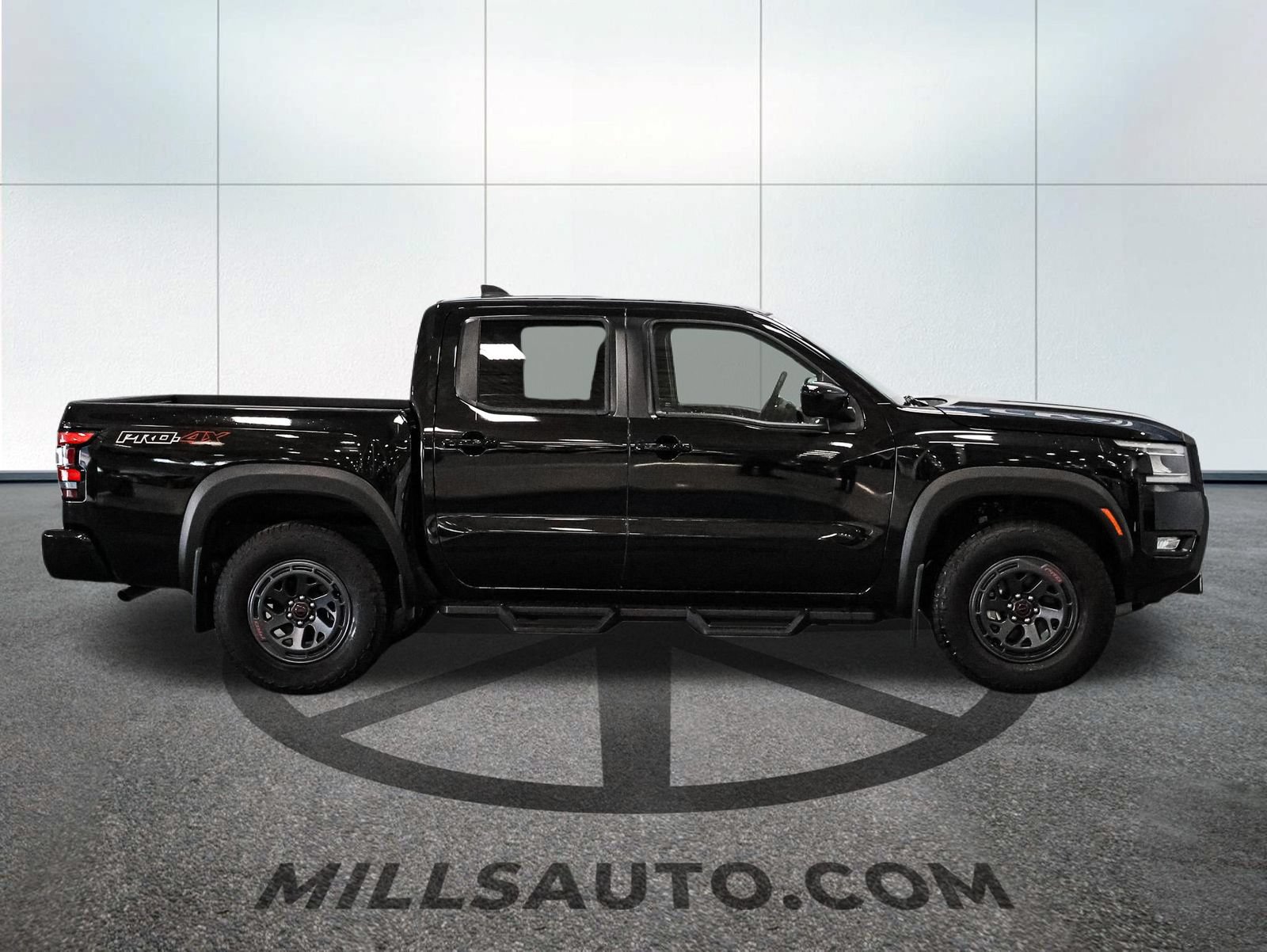 Used 2025 Nissan Frontier PRO-4X AWD/4WD image 9